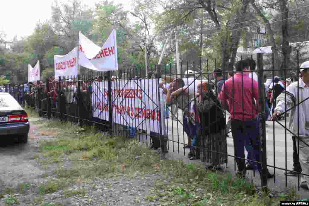 Нарын. Митинг сторонников Наримана Тюлеева