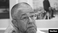 Сергей Гандлевский. [Фото — <a href="http://gallery.vavilon.ru/authors/balakin/" target=_blank>Алексей Балакин, «Лица русской литературы»</a>]