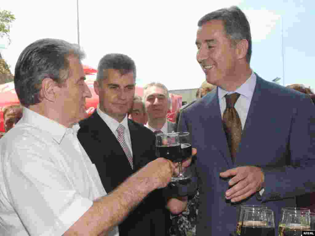 Premijeri Albanije i Crne Gore, Sali Berisha i Milo Đukanović svečano su otvorili novi granični prelaz Sukobin-Muričani, 18.06.2009. Foto: Savo Prelević