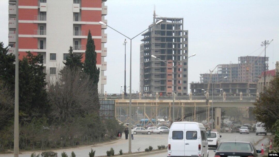 Ekspert tikintiyə büdcədən xeyli vəsait ayrılmasına baxmayaraq, keyfiyyətin aşağı olduğunu bildirir