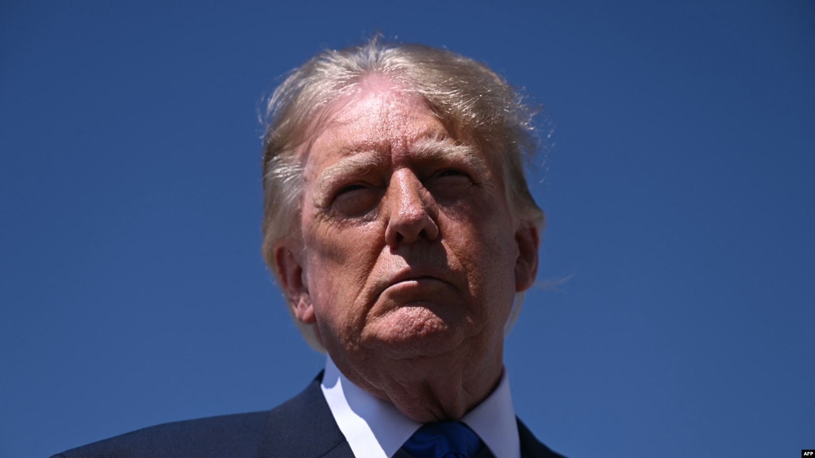 «Спричиняє дефіцит дизелю»: Трамп закликав Зеленського припинити удари по російських НПЗ