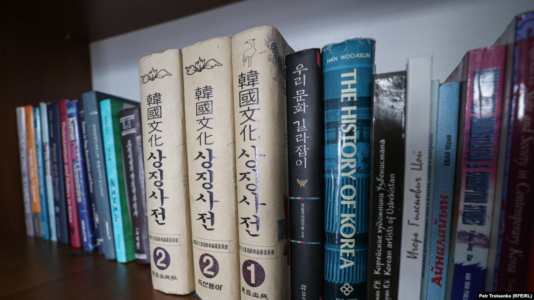 Тордағы кеуделі шлюхтердің фотосуреттері