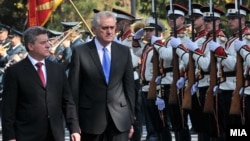 Архивска фотографија: Средба на претседателите на Македонија и Србија, Ѓорге Иванов и Томислав Николиќ. 