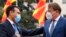 Komisioneri për fqinjësi dhe zgjerim i Bashkimit Evropian, Oliver Varhelyi dhe kryeministri maqedonas, Zoran Zaev