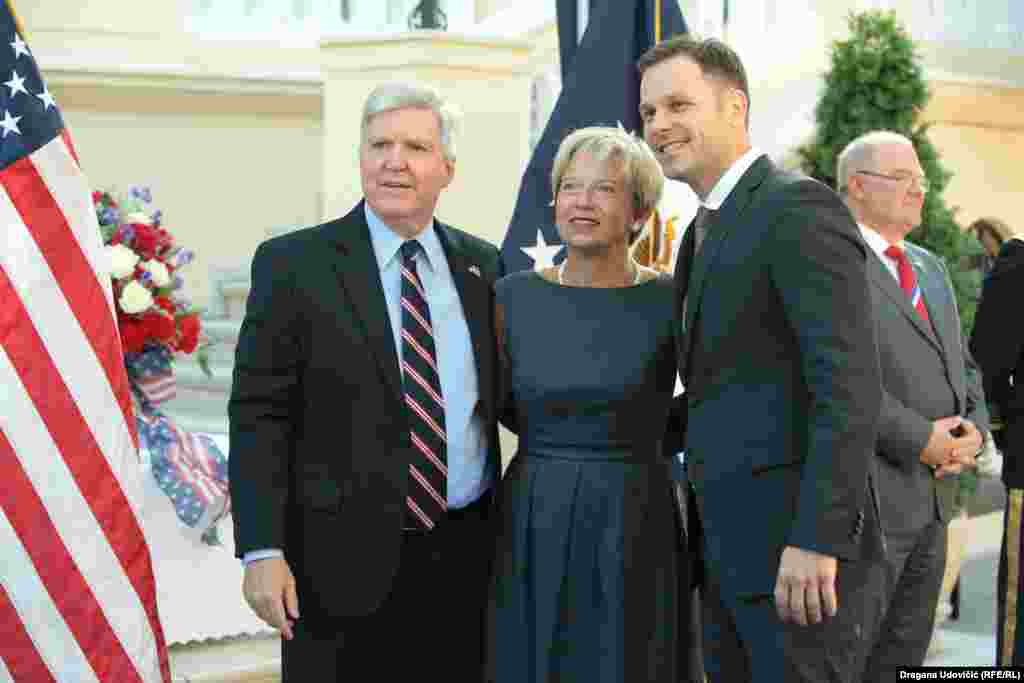 Ambasador Skat, njegova supruga Nevena i gradonačelnik Beograda Siniša Mali