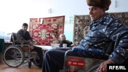 La un azil de bătrâni