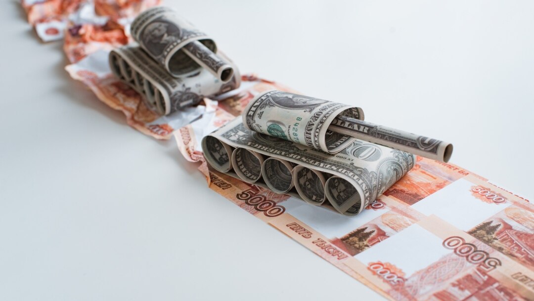 Қысқа жігітпен жыныстық қатынас Орыс порносы: Жігіт дос қызын досына берді