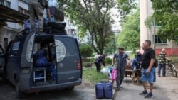 Rescuers Dodge Air Strikes To Evacuate Donetsk Region City