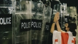 Украинский солдат Артём танцует с партнёршей Полиной на благотворительном балу «Смелые сердца» в Киеве 31 мая. «С одной стороны, это очень просто», — сказал военнослужащий, описывая танцы как человек с двойной ампутацией, — «с другой стороны, это физически очень тяжело. Нужно мечтать, ставить цели, идти вперёд и своим примером доказывать, что нет ничего невозможного».<br><br>Фото: Сергей Нужненко / Украинская служба Радио Свобода