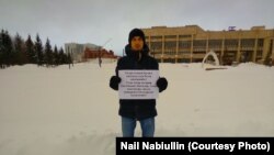  Активист Рафик Каримуллин на пикете в Набережных Челнах. 20 февраля 2022 года