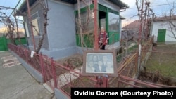 Casa în care a locuit familia Stana, unde acum stă cumnata Floricăi, soția fratelui Ionel, decedat în urmă cu peste 10 ani.