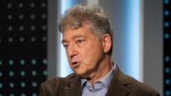 „Lépésről lépésre váltam politikussá” – archív beszélgetés Pető Ivánnal