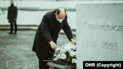 Visoki predstavnik međunarodne zajednice u Bosni i Hercegovini Christian Schmidt u Memorijalnom centru Srebrenica-Potočari