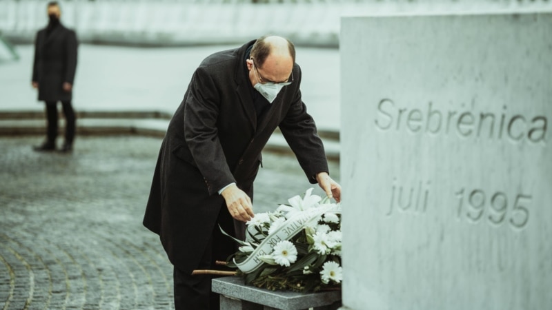 Visoki predstavnik u BiH odao počast žrtvama genocida u Srebrenici