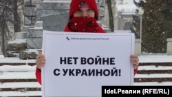 Одиночный пикет в Уфе за день до вторжения России в Украину. 23 февраля 2022 года 
