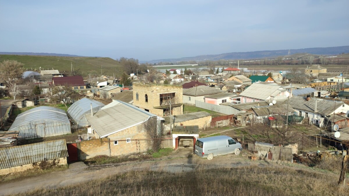 Непарадный Крым: село Дачное – тихая жизнь в километре от трассы «Таврида»  (фотогалерея)