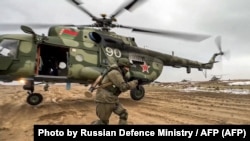 Снимката от ученията е разпространена от руското министерство на отбраната.