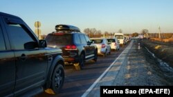 Черга з автомобілів на польсько-українському кордоні, 25 лютого 2022 року
