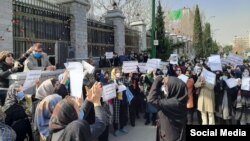 تصویر آرشیوی از یکی از اعتراضات معلمان در ایران
