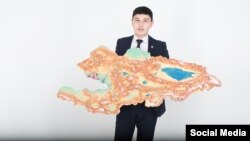 Бийик Рыскулов өзү жасаган Кыргызстандын картасы.