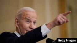 Președintele american, Joe Biden, îl avertizează pe președintele Putin, artizanul invadării Ucrainei, că va deveni un paria al vieții politice internaționale