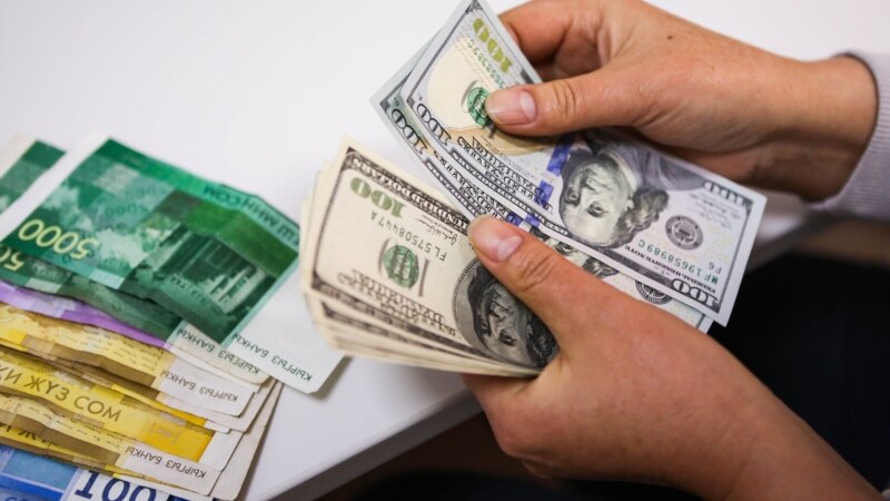 Кыргызстан сом менен рублдин курсун долларга карап аныктоого өттү