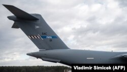 Літак A Boeing C-17 Globemaster доправив необхідний для навчань Saber Strike 22 вантаж, Словаччина, лютий 2022 року