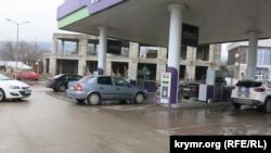 Очереди за топливом на автозаправочных станциях в Феодосии, 24 февраля 2022 года, Крым
