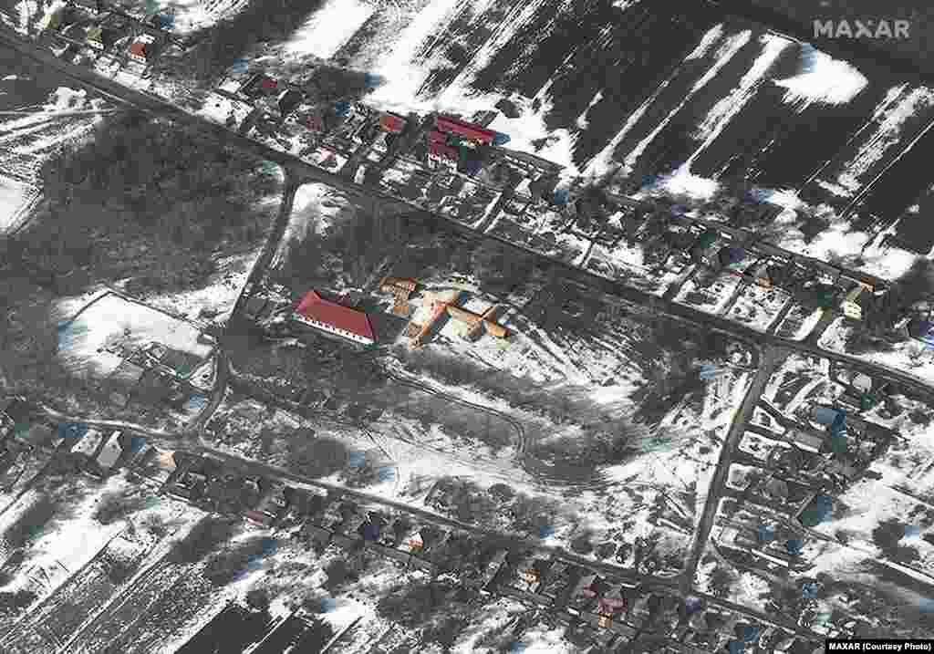 Новый полевой военный госпиталь развернут на территории России в 16 километрах от границы Украины у поселка Красная Яруга в Белгородской области