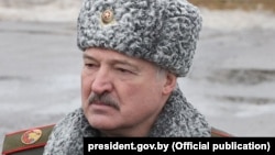 Александр Лукашенко на совместных российско-белорусских военных учениях вблизи границы с Украиной. 17 февраля 2022 года