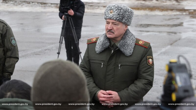 Bjellorusia dyfishon trupat në kufi me Ukrainën