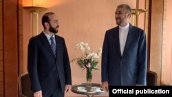 Germany - Armenian Foreign Minister Ararat Mirzoyan (left) and his Iranian counterpart Hossein Amir-Abdollahian meet in Munich, February 19, 2022.