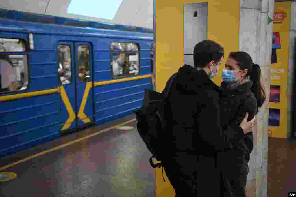 Metroul capitalei Ucrainei, Kiev, la scurt timp după începerea atacului Rusiei asupra țării.