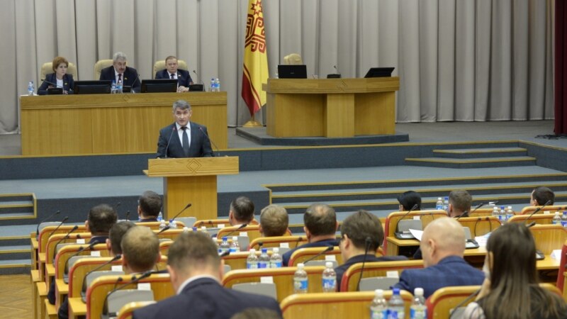Депутаты отчитали главу Чувашии. Олег Николаев выступил с докладом о работе правительства