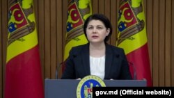 Premierul Republicii Moldova, Natalia Gavrilița, într-o conferință de presă de la începutul războiului. Acesta se apropie îngrijorător de granițele Moldovei. Micul stat găzduiește peste 470.000 de refugiați ucraineni, cea mai mare proporție raportată la populație.