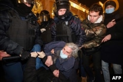  Арест на стачкуващ в Санкт Петербург 