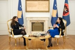 Presidentja e Kosovës, Vjosa Osmani në takim me nënkryetaren e PDK-së Vlora Çitaku