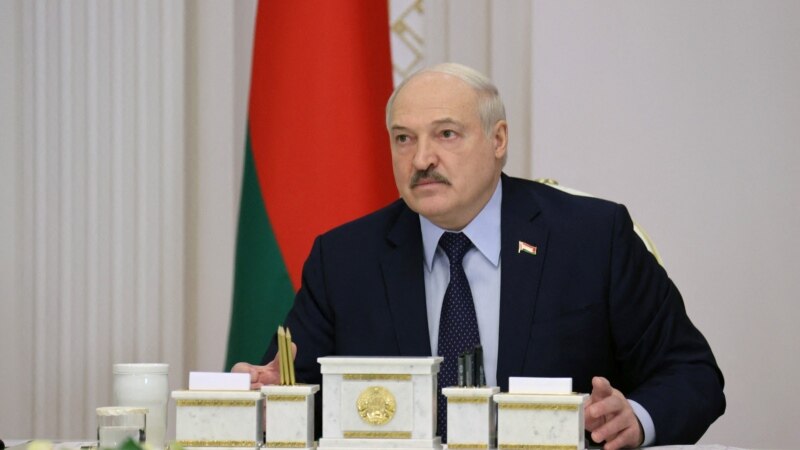 Лукашенко ЕАЭБ жана ЖККУ лидерлерин Москвага чогултууну сунуштады
