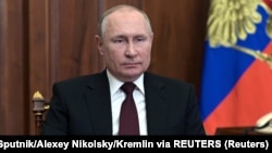 Az EU kül- és biztonságpolitikai főképviselője arról számolt be, hogy Vlagyimir Putyin orosz elnök nem került be a büntetőintézkedéssel sújtottak jegyzékébe