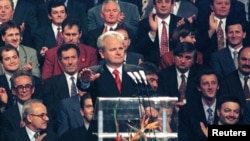 Predsednik Jugoslavije i lider koalicije Socijalističke partije, Jugoslovenske levice i Nove demokratije Slobodan Milošević tokom obraćanja u Beogradu. Septembar, 1997.