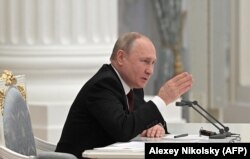 Владимир Путин на заседании Совета безопасности в Москве 21 февраля 2022 года