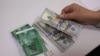 «Там крутятся бешеные деньги». В Кыргызстане появился черный рынок валют