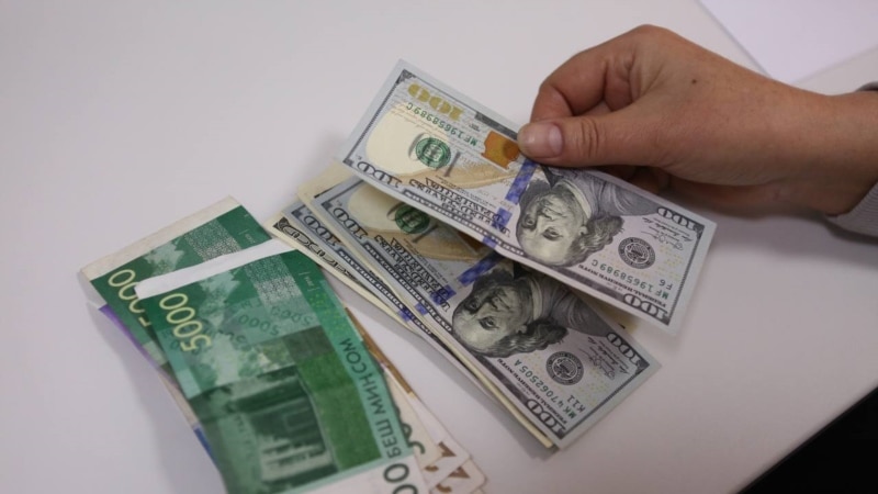 Нацбанк КР купил 62,5 млн долларов на валютном рынке