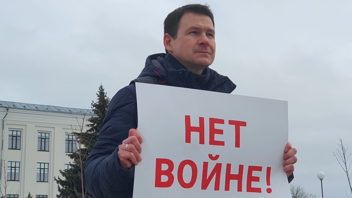 'Discrediting' The Armed Forces: The Russians Caught Up In A Draconian Law - Vimarsana News