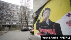 Mural u Beogradu posvećen komandantu proruskih snaga u Donjecku Arsenu Pavlovu, poznatom kao Motorola, oslikan 2016. godine. Fotografija: 23. februar 2022.