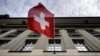 Кроме того, что власти Швейцарии заморозили финансы, они конфисковали 15 объектов недвижимого имущества, приписываемых находящимся под санкциями россиянам