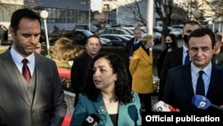 (S lijeva nadesno) Gljauk Konjufca, Vjosa Osmani i Aljbin Kurti (foto-arhiv)