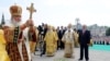 Патриарх Кирил (вляво)и президентът Путин (вдясно) по време на церемонията, с която Русия отбеляза 1030 години от покръстването си, 28 юли 2018 г.