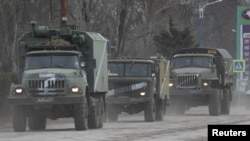 Очевидці помітили військові автомобілі в центрі міста. Фото архівне 