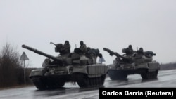 Rus tanklary Ukraina girýär
